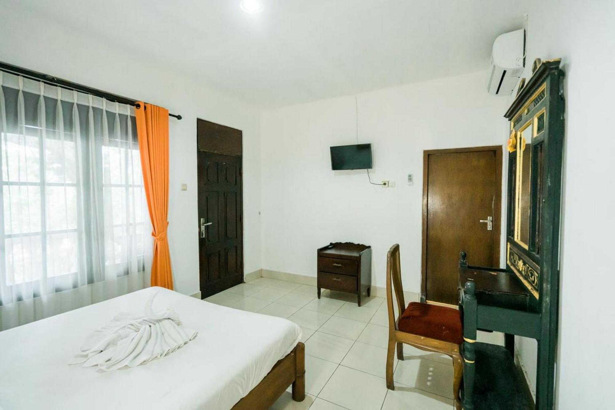 Urbanview Hotel Ananda Beach Sanur Exterior photo
