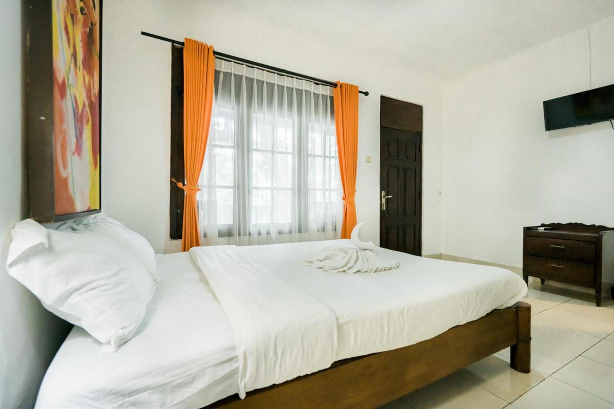 Urbanview Hotel Ananda Beach Sanur Exterior photo